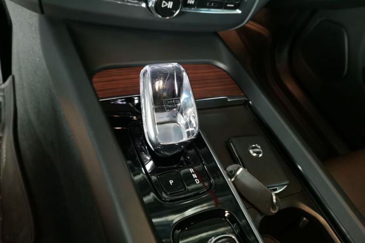 沃尔沃XC60新能源 2025款 插电式混动 长续航四驱智雅豪华版中控内饰18