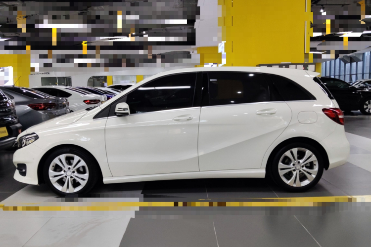 奔驰B级 2015款 B 200 时尚型车身外观4