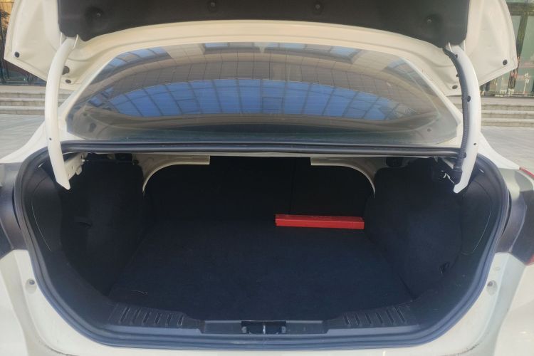 福特 福克斯 2017款 三厢 1.6L 手动风尚型智行版中控内饰23