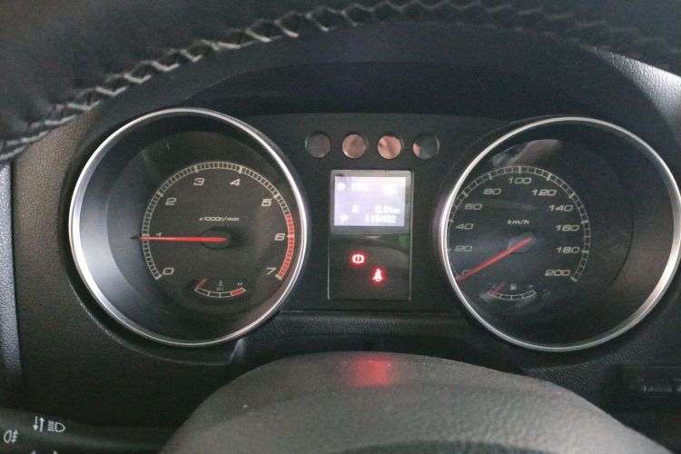 北京BJ40 2016款 40L 2.3T 自动四驱尊享版局部细节14