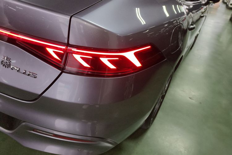 比亚迪 秦PLUS 2021款 DM-i 120KM 旗舰型车身外观9