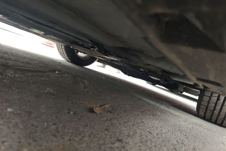 福特 福克斯 2012款 三厢 1.6L 自动风尚型局部细节9001