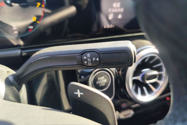 奔驰GLA 2022款 改款 GLA 200中控内饰18