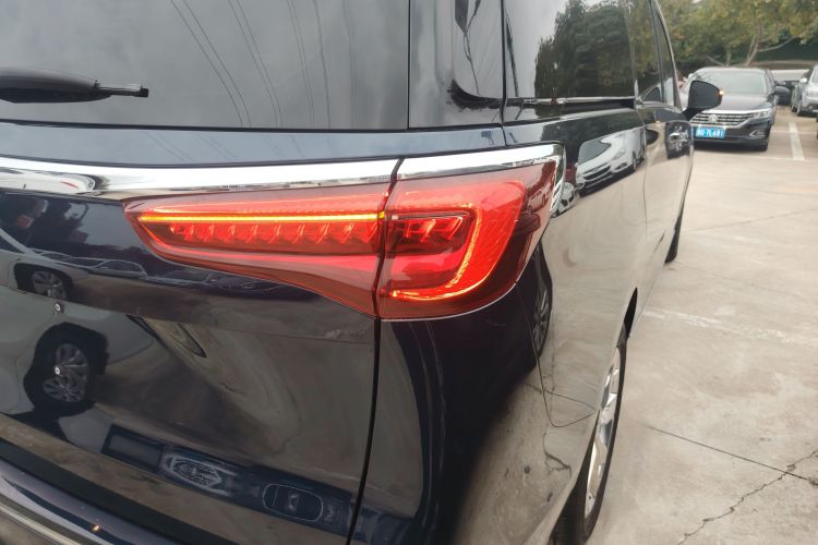 别克GL8 2020款 Avenir艾维亚 四座尊礼版车身外观9