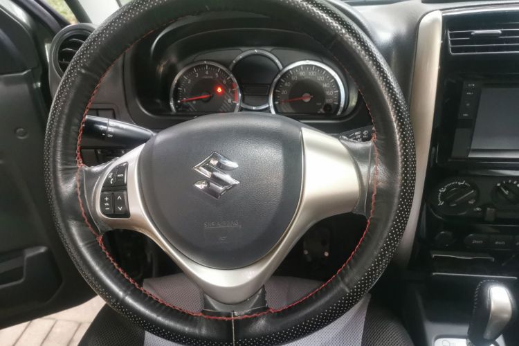 铃木 吉姆尼 2015款 1.3 AT Mode3导航版中控内饰13