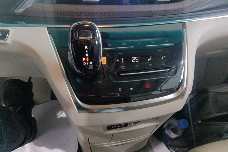 别克GL8 2022款 陆上公务舱 652T 舒适型局部细节18