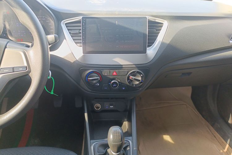 现代 悦纳 2016款 1.4L 手动炫酷版GLS局部细节16