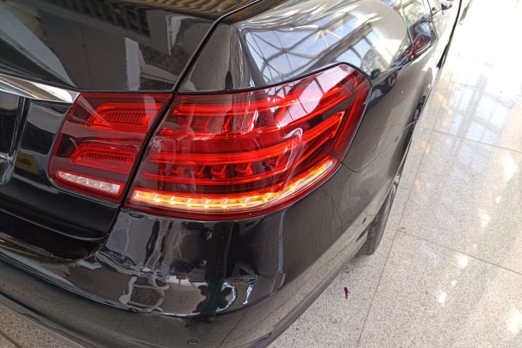 奔驰E级 2015款 改款 E 260 L 运动型车身外观9