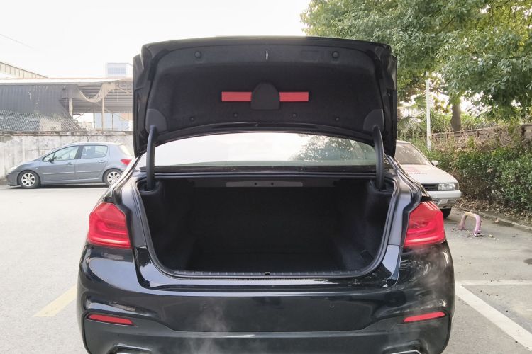 宝马5系 2018款 525Li M运动套装机舱底盘23