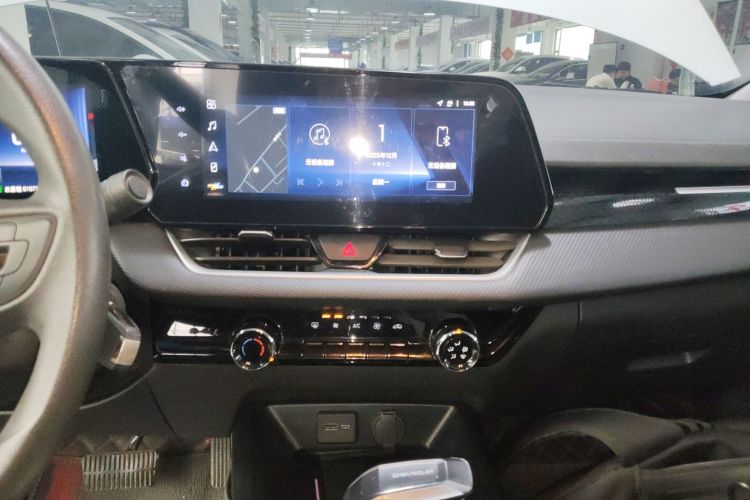 雪佛兰 科鲁泽 2023款 1.5L 双离合乐享版中控内饰16