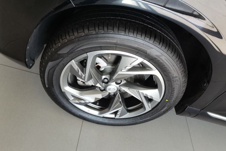 红旗HS3 PHEV 2024款 PHEV 115km 劲为版车身外观6007