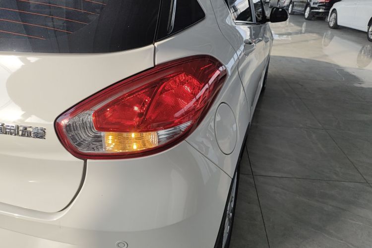 宝骏310 2016款 1.2L 手动豪华型车身外观6002