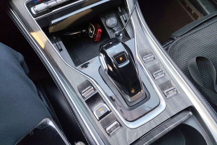 蓝电E5 2023款 1.5L DE-i 100KM畅享型 7座中控内饰18