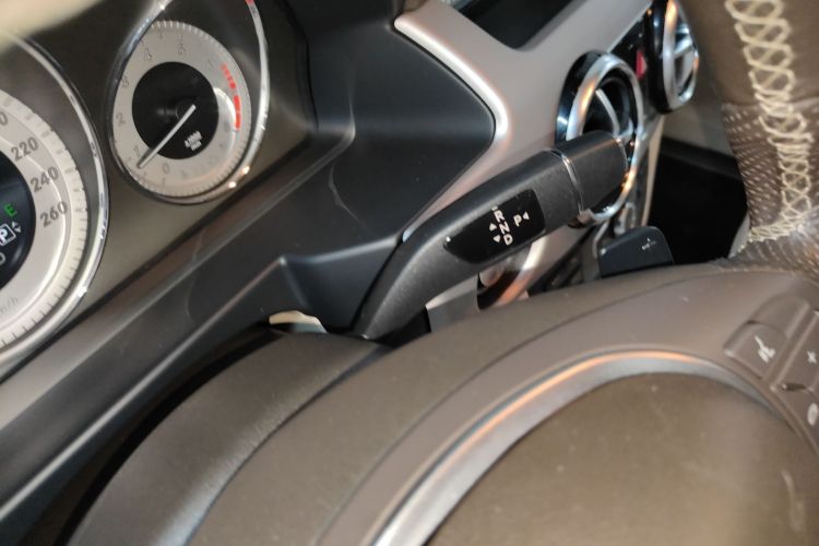 奔驰GLK级 2013款 改款 GLK 300 4MATIC 时尚型局部细节18