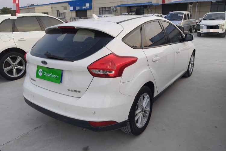 福特 福克斯 2018款 两厢经典 1.6L 自动风尚型智行版车身外观7