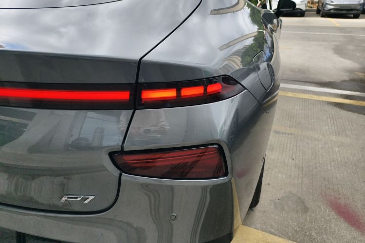 小鹏P7 2022款 625E车身外观9