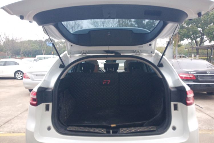 哈弗F7 2020款 1.5T 两驱i潮机舱底盘23