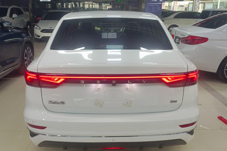 吉利汽车 帝豪 2025款 第4代 1.5L CVT旗舰型车身外观6