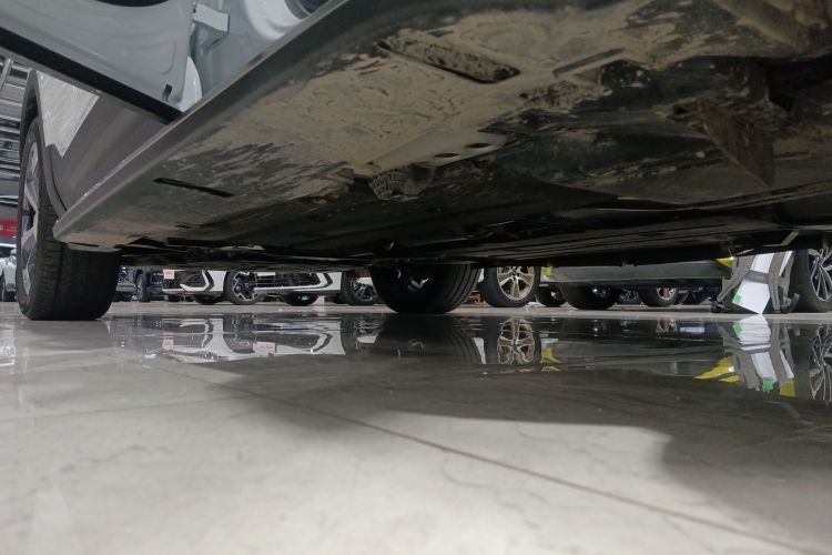 沃尔沃XC40 2023款 B4 四驱智远豪华版机舱底盘30