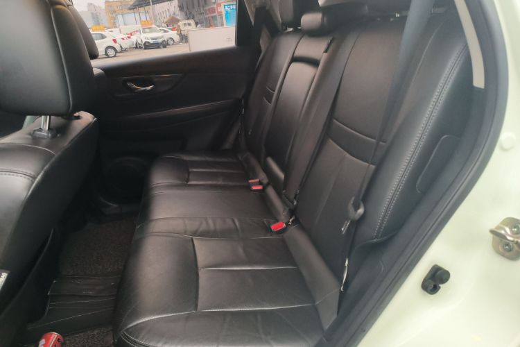 日产 奇骏 2017款 2.0L CVT舒适版 2WD中控内饰21