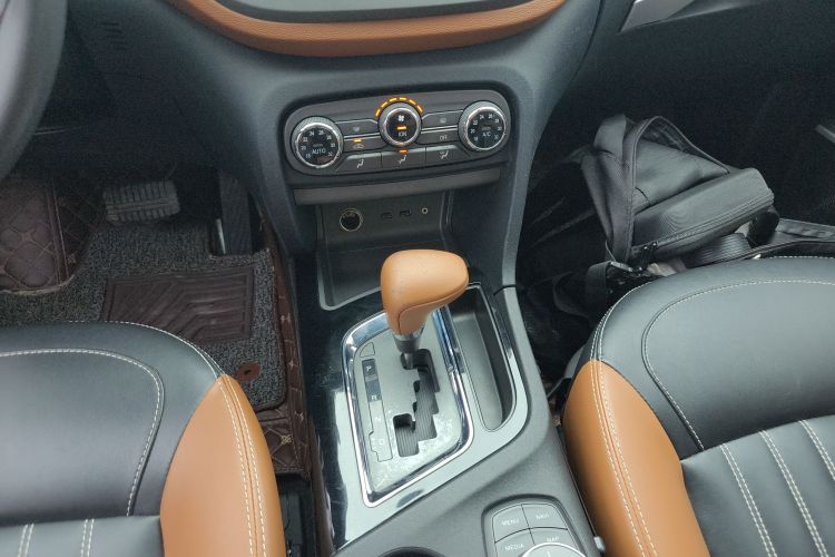 东南DX7 2018款 1.5T 自动荣耀版中控内饰18