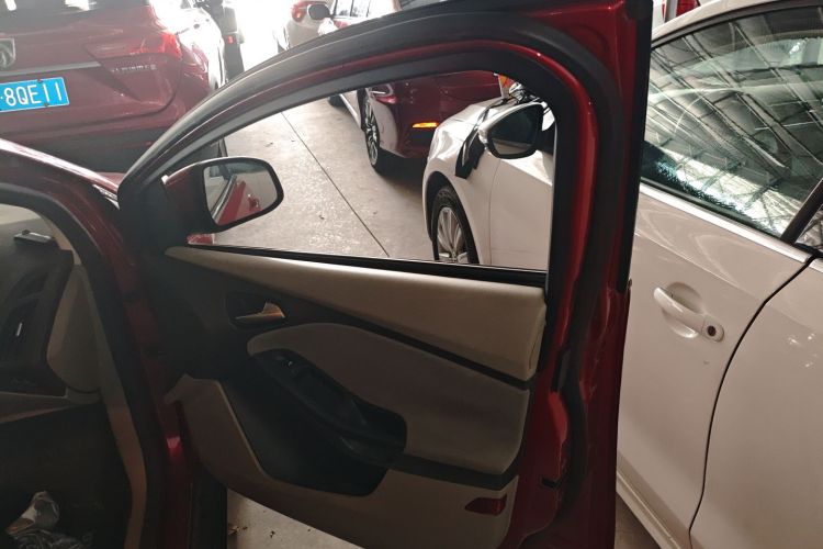 福特 福克斯 2012款 三厢 1.6L 自动舒适型中控内饰7005