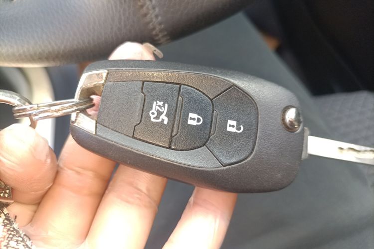 雪佛兰 科沃兹 2021款 325T 自动欣悦版中控内饰7001