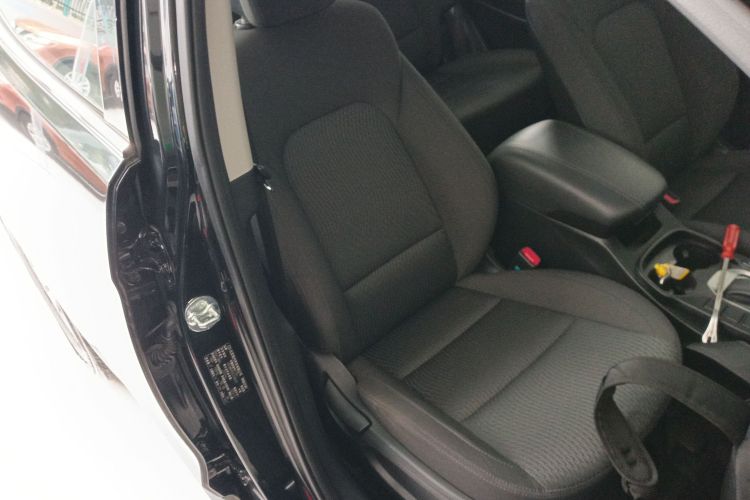 现代 胜达 2015款 2.0T 自动两驱舒适型 5座局部细节41