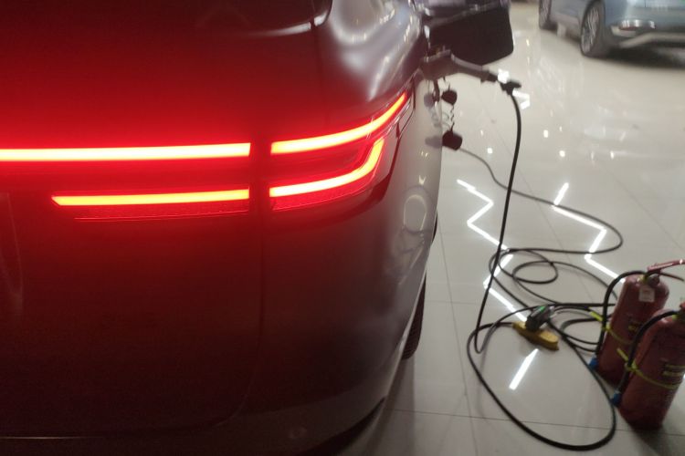 理想汽车 理想ONE 2021款 增程6座版车身外观9