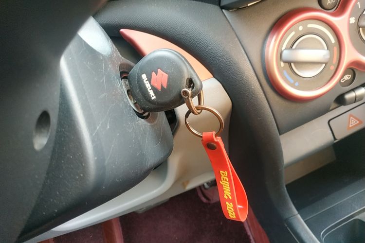 铃木 奥拓 2013款 1.0L 自动豪华型中控内饰7001