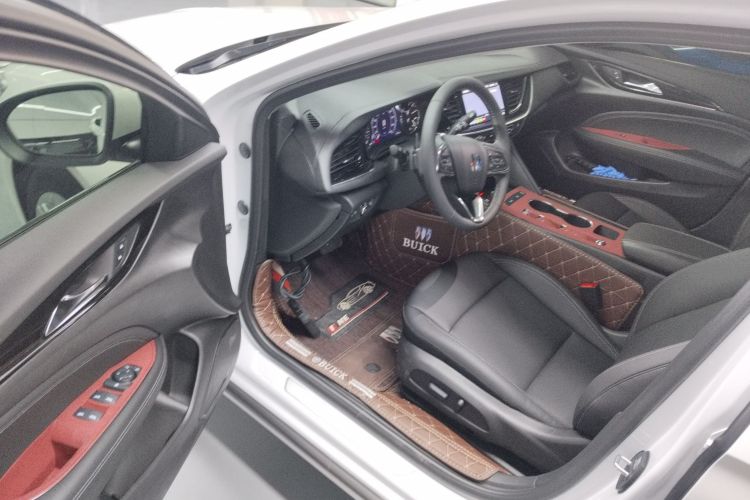 别克 君威 2024款 28T 纵享版中控内饰7003