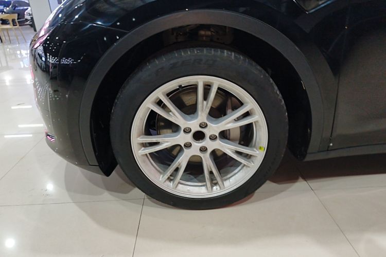 特斯拉 Model Y 2022款 后轮驱动版车身外观6007