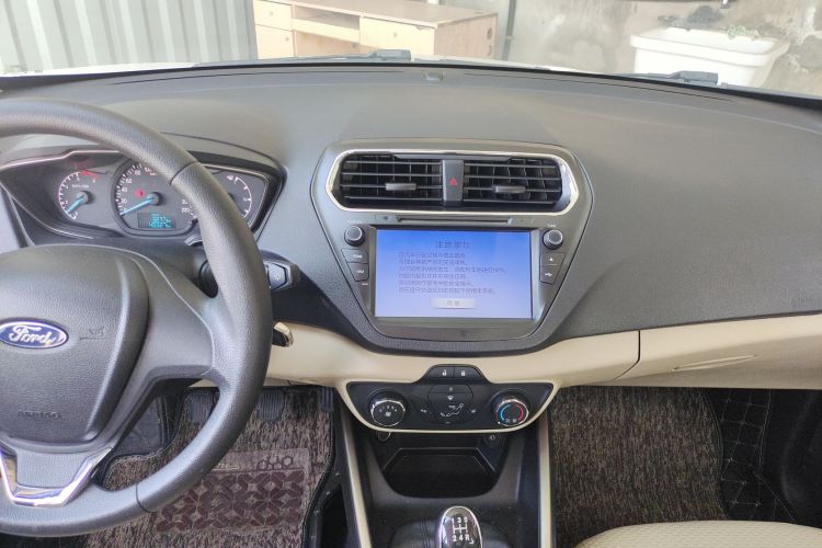 福特 福睿斯 2015款 1.5L 手动舒适型中控内饰16