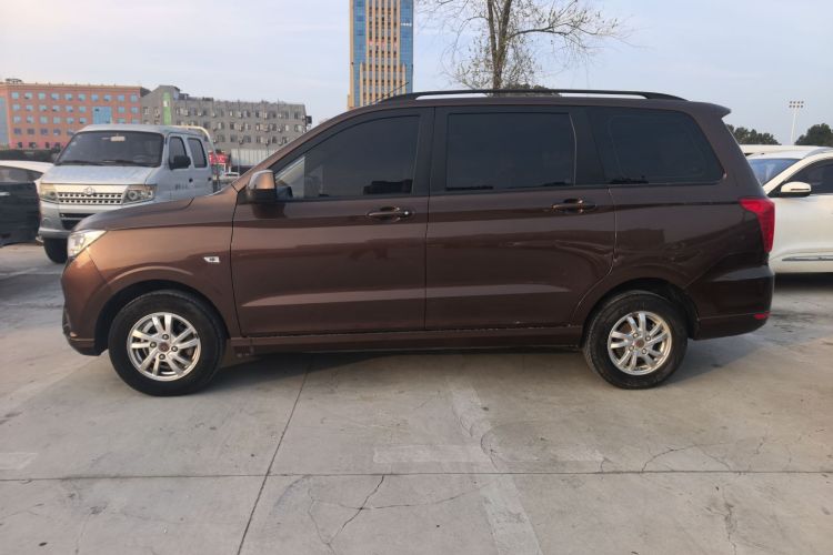 五菱汽车 五菱宏光 2019款 1.5L S舒适型国VI LAR车身外观4