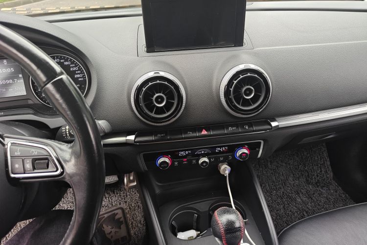 奥迪A3 2015款 Sportback 35 TFSI 百万纪念舒享型中控内饰16