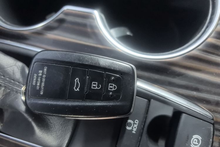 丰田 凯美瑞 2018款 2.0G 豪华版中控内饰7001