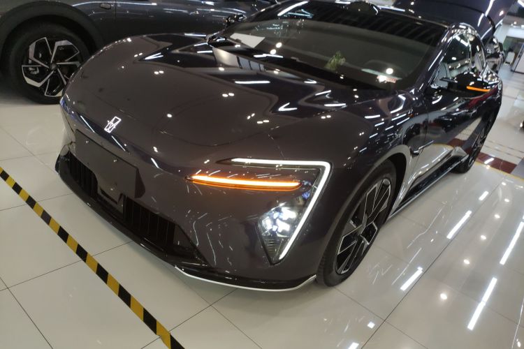 阿维塔06 2025款 Ultra纯电版车身外观1