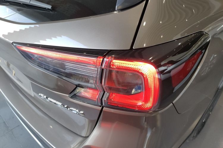 斯巴鲁 傲虎 2021款 2.5i 旗舰版 EyeSight车身外观9