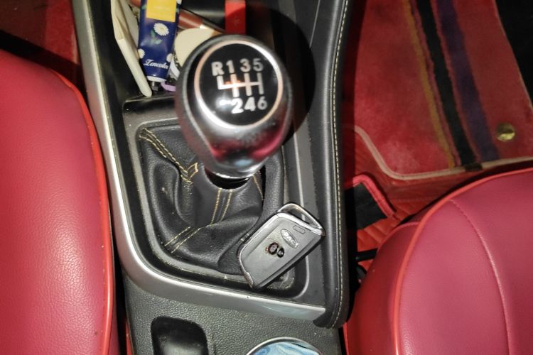 江汽集团 瑞风S4 2019款 1.6L 手动超越型中控内饰18