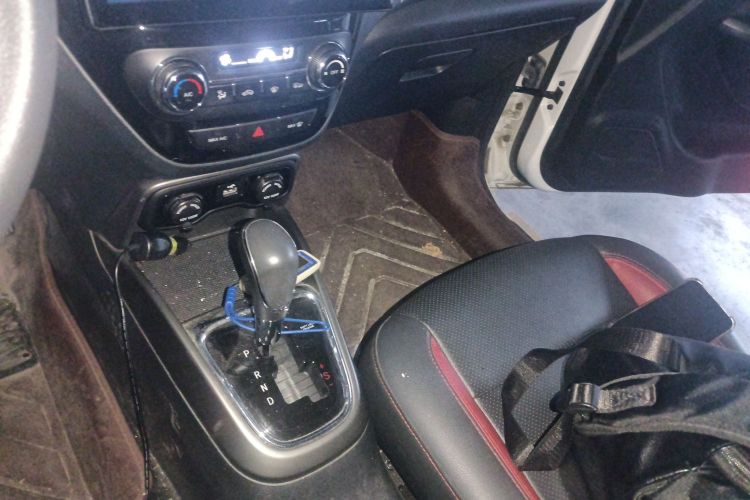 长安CS15 2016款 1.5L 自动时尚版局部细节18