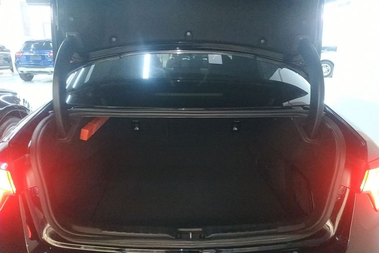 领克03 2021款 2.0TD 自动劲 冠军版机舱底盘23