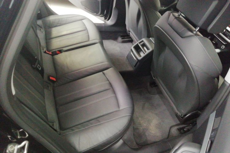 奥迪A4L 2020款 40 TFSI 豪华动感型中控内饰7004