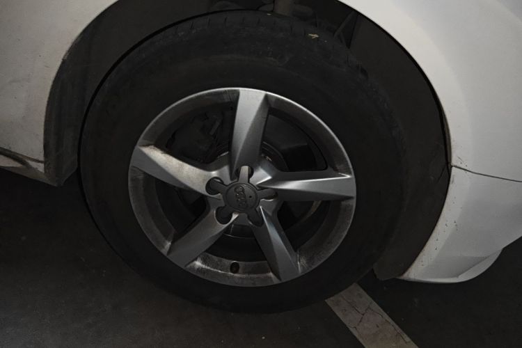 奥迪A4L 2013款 35 TFSI 自动标准型车身外观6007