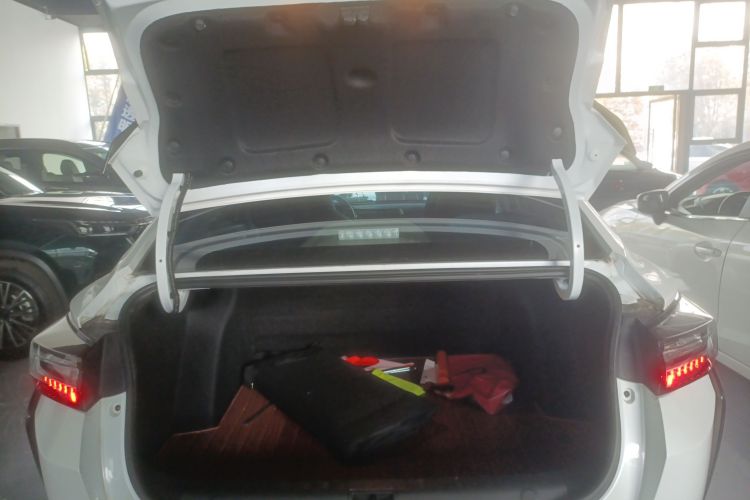 东风风神 奕炫 2024款 1.5L 自动劲速版机舱底盘23