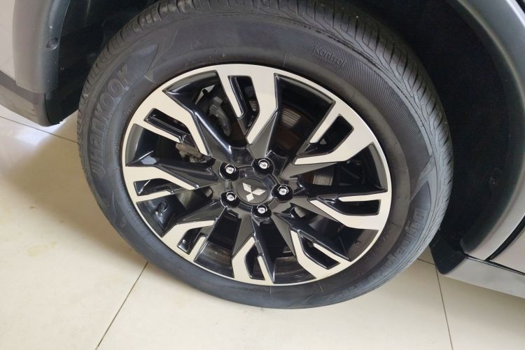 三菱 欧蓝德 2019款 2.4L 四驱致享版 7座 国VI车身外观56