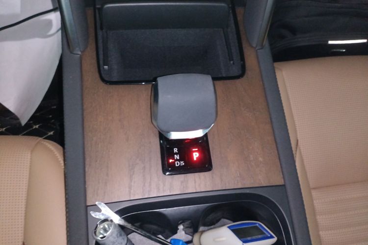 路虎 发现运动版 2024款 性能科技版中控内饰18