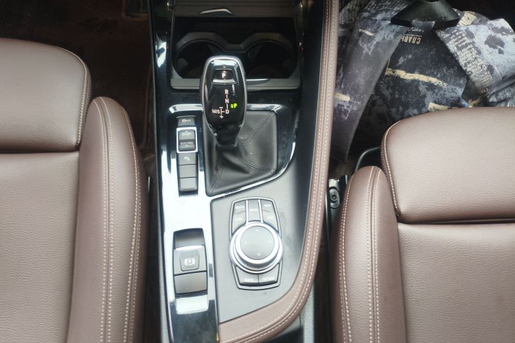 宝马X1 2020款 sDrive20Li 尊享型中控内饰18