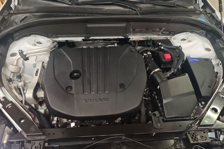 沃尔沃XC60 2024款 B5 四驱智逸豪华版机舱底盘24