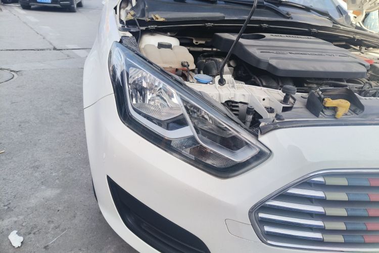 福特 福睿斯 2017款 改款 1.5L 自动舒适型车身外观8