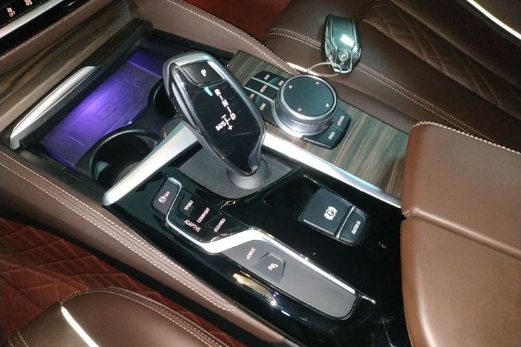 宝马5系新能源 2020款 里程升级版 530Le 豪华套装中控内饰18